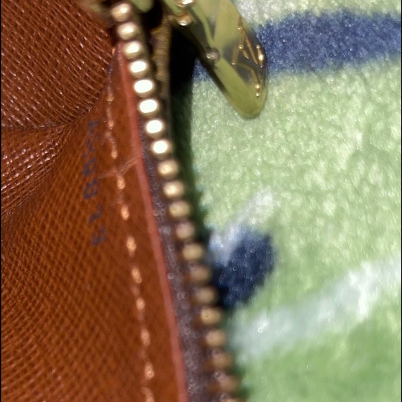 AUTHENTIC LOUIS VUITTON BAG - Picture 5 of 8